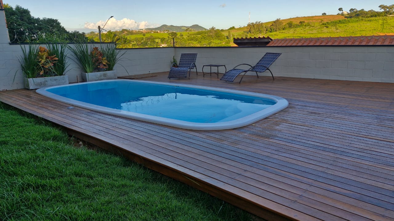 Piscina de fibra instalada pela Manancial 17