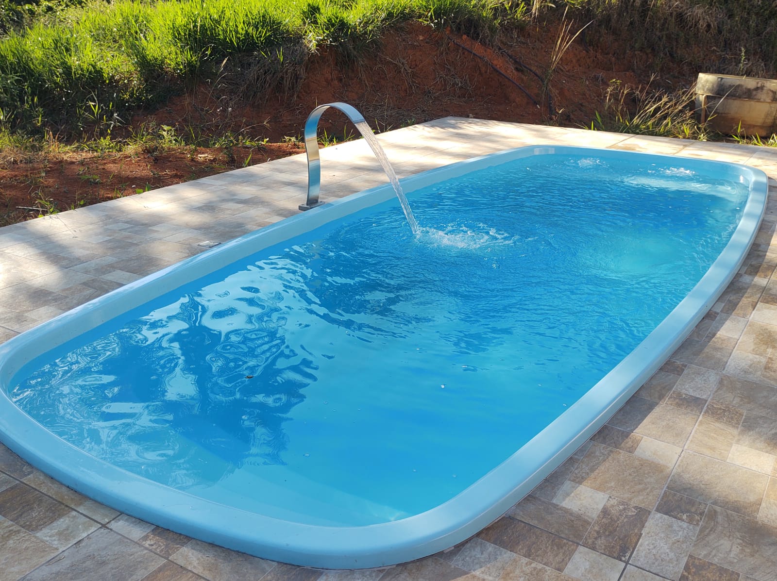 Piscina de fibra instalada pela Manancial 26