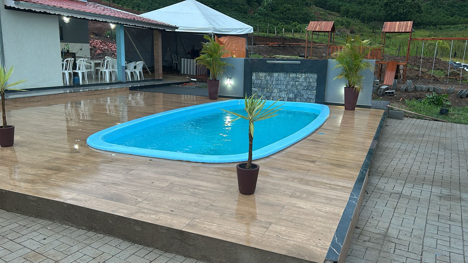 Piscina de fibra instalada pela Manancial 19